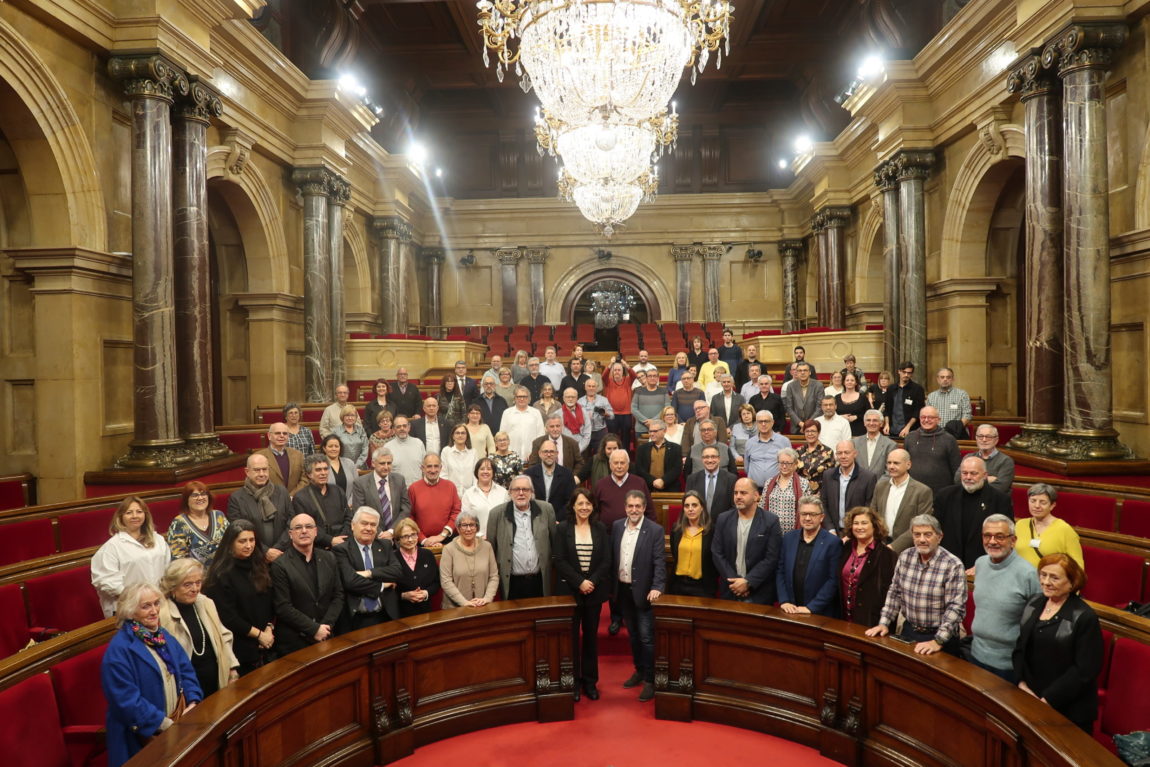 La presidenta del Parlament rep un centenar de representants d’ateneus amb motiu dels #FAC40anys