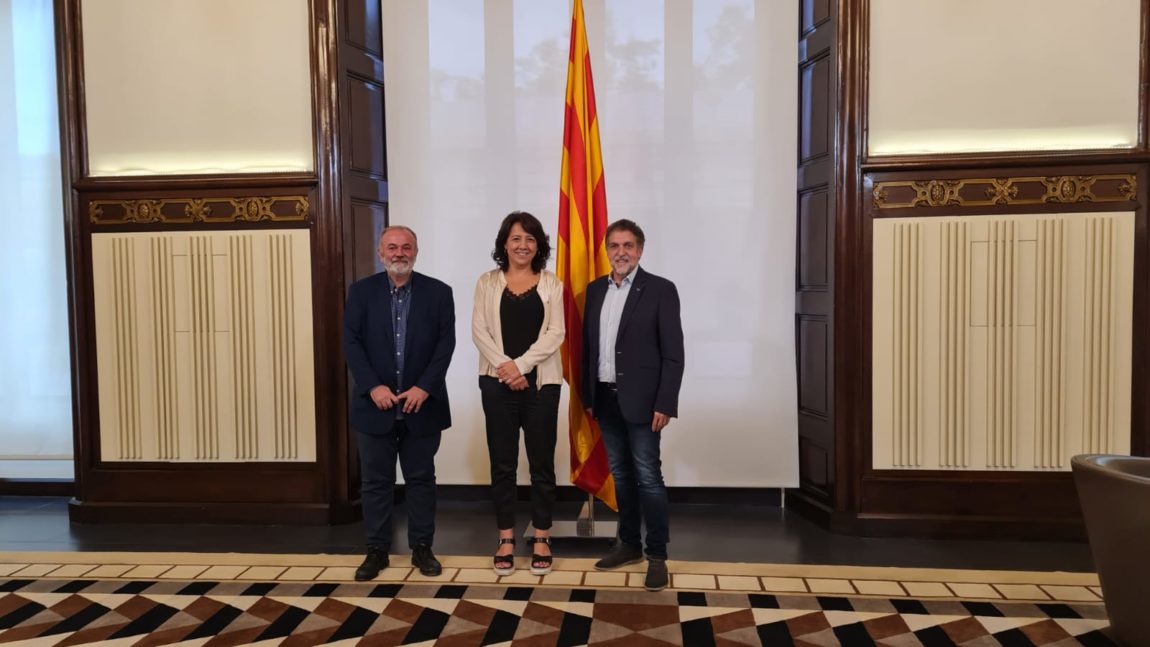 La presidenta del Parlament de Catalunya rep la Federació d’Ateneus, en el marc del 40è aniversari