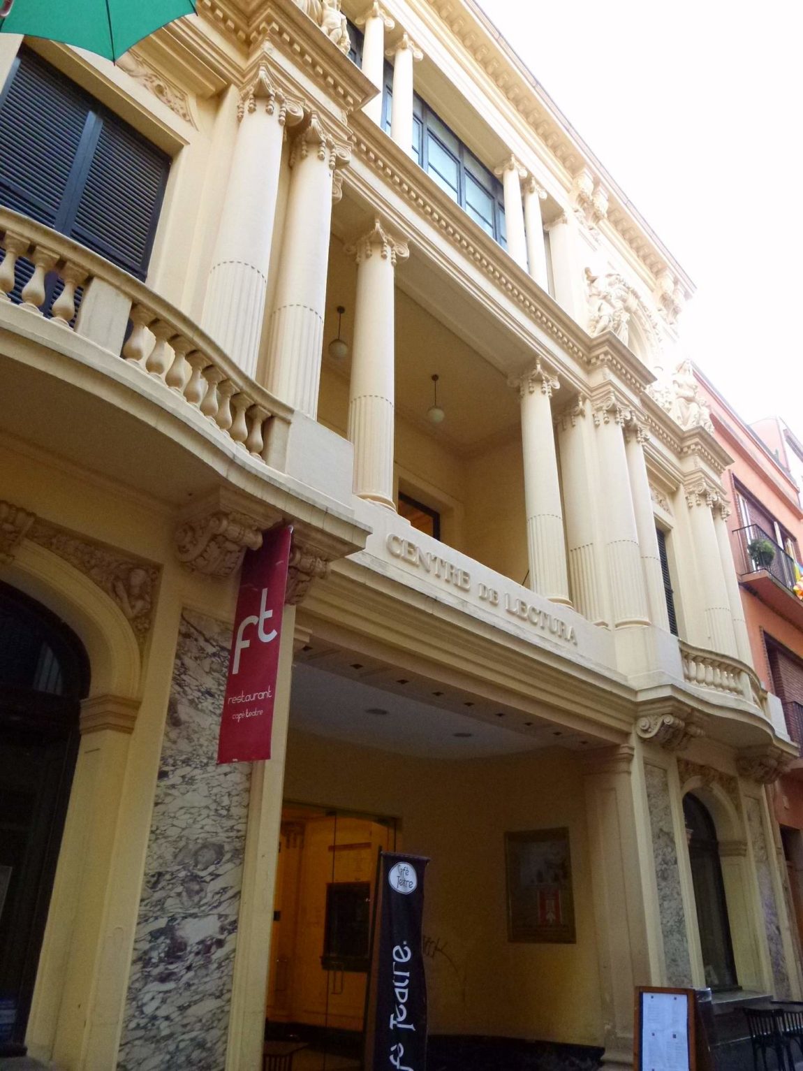 El Centre de Lectura de Reus celebra els seus 100 anys d’història a l’actual seu de l’entitat